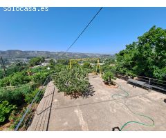 Se vende chalet con impresionantes vistas y una hectárea de terreno en la Barraca de Aigues Vives