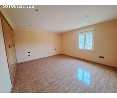 ESPECTACULAR CHALET EN URB. EL RESPIRALL