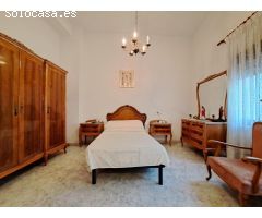 Casa esquinera en venta en La Pobla Llarga. Amplia, funcional  y bien conservada!!
