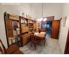 Casa esquinera en venta en La Pobla Llarga. Amplia, funcional  y bien conservada!!