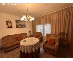 Acogedora planta baja con patio en venta en el barrio Santos Patronos