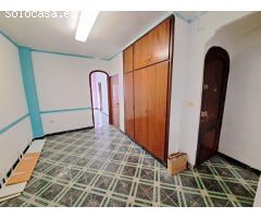 CASA EN VENTA MUY CÉNTRICA