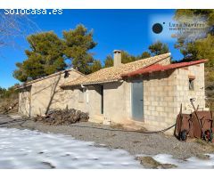 Vivienda de uso residencial con agua y luz, en el valle de Aitana.