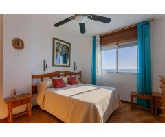 ¡Apartamento  en Primera Línea de Playa en Velilla, Almuñécar!