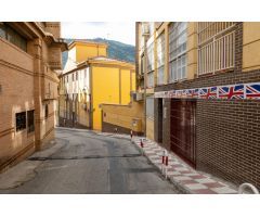 Local acondicionado como academia en Cenes de la Vega a pie de la carretera principal