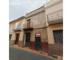CASA CÉNTRICA CON MUCHAS POSIBILIDADES