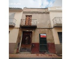 CASA CÉNTRICA CON MUCHAS POSIBILIDADES