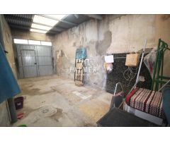 CASA CÉNTRICA CON MUCHAS POSIBILIDADES