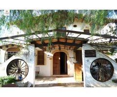 FINCA RÚSTICA CON CASA, PISCINA, LUZ Y AGUA