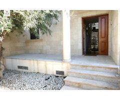 CHALET PAREADO CON PISCINA, TERRAZA Y GARAJE