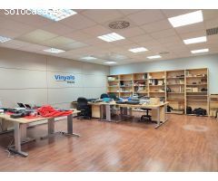 Planta baja con oficinas y patios!