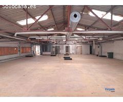 Con patio y acceso para camiones!