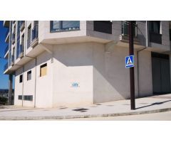 Bajo comercial en Esquina Villa Corcubión con Villa de Negreira