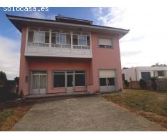 Casa con finca 3300m2 en Pazos  - Ponteceso