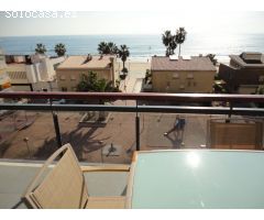 Apartamento con vistas al mar y piscina en Baix