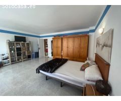 CASA DE GRANDES DIMENSIONES