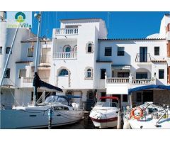 Casa con amarre para velero de 12x4m
