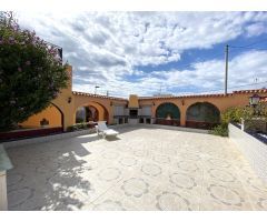 Casa con 8 dormitorios con apartamento separado, garaje para 6 coches y piscina cubierta