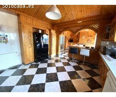 Casa con 8 dormitorios con apartamento separado, garaje para 6 coches y piscina cubierta
