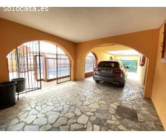 Casa con 8 dormitorios con apartamento separado, garaje para 6 coches y piscina cubierta