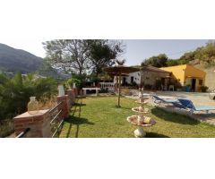 VENTA PARCELA CON CASA Y PISCINA. UBRIQUE