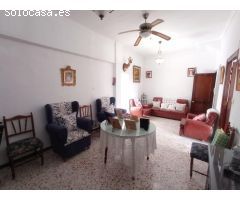 VENTA AMPLIA CASA CÉNTRICA CON GARAJE