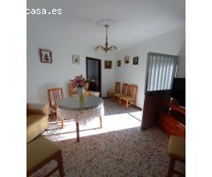 VENTA AMPLIA CASA CÉNTRICA CON GARAJE