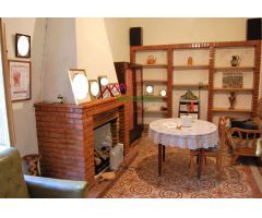 VENTA AMPLIA CASA CÉNTRICA + GARAJE+ PATIO + TERRAZA