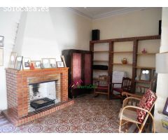 VENTA AMPLIA CASA CÉNTRICA + GARAJE+ PATIO + TERRAZA
