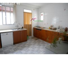 VENTA AMPLIA CASA CÉNTRICA