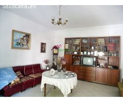 VENTA AMPLIA CASA CÉNTRICA