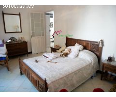 VENTA AMPLIA CASA CÉNTRICA