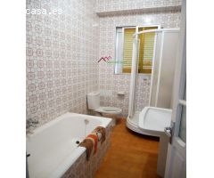 VENTA AMPLIA CASA CÉNTRICA