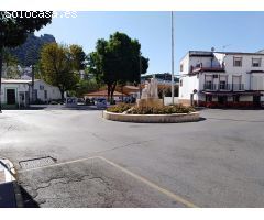 VENTA AMPLIA CASA CÉNTRICA