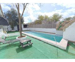 VENTA PARCELA CON 2 CASAS Y 2 PISCINAS. VILLAMARTIN