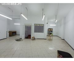 VENTA AMPLIO LOCAL CON GARAJE