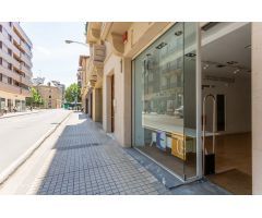 LOCAL MUY CENTRICO CON MUCHO PASO,PARA SUPERMERCADO,DELEGACION,GIMNASIO,SEGUROS,ETC..