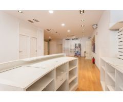 LOCAL MUY CENTRICO CON MUCHO PASO,PARA SUPERMERCADO,DELEGACION,GIMNASIO,SEGUROS,ETC..