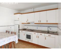 CASA DE PUEBLO MUY AMPLIA  EN EL CENTRO DEL PUEBLO