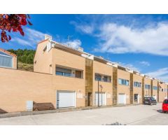 Se vende adosado con vistas panorámicas.