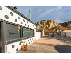 MAGNIFICO CHALET INDEPENDIENTE CON JARDIN Y PISCINA