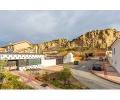 MAGNIFICO CHALET INDEPENDIENTE CON JARDIN Y PISCINA