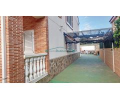 ESPECTACULAR CHALET CON PISCINA EN CATADAU