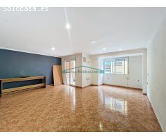 Tu nuevo hogar te espera en Paterna!! Amplio y luminoso piso en el Alborgí, con gran potencial!!