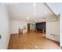 Tu nuevo hogar te espera en Paterna!! Amplio y luminoso piso en el Alborgí, con gran potencial!!