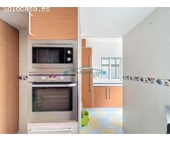 Tu nuevo hogar te espera en Paterna!! Amplio y luminoso piso en el Alborgí, con gran potencial!!