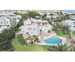 CHALET JUNTO  AL CAMPO DE GOLF DE ALMERIMAR