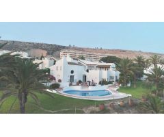CHALET JUNTO  AL CAMPO DE GOLF DE ALMERIMAR