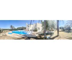 CHALET JUNTO  AL CAMPO DE GOLF DE ALMERIMAR