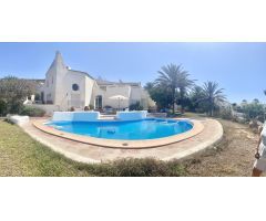CHALET JUNTO  AL CAMPO DE GOLF DE ALMERIMAR
